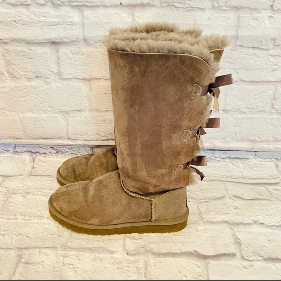 UGG Bailey Bow Gray/Taupe Genuine
Shearling Suede Tall Boots Women's Sz 8 - Picture 9 of 10